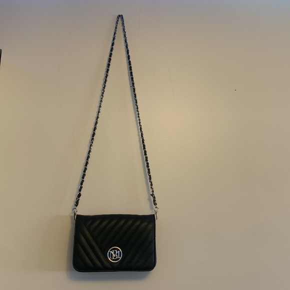 BADGLEY MISCHKA STUDIO black cross-body purse - Picture 3 of 3